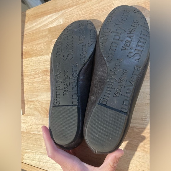 Simply Vera Wang flats in size 8 M. In great condition 🌺 - Picture 6 of 7
